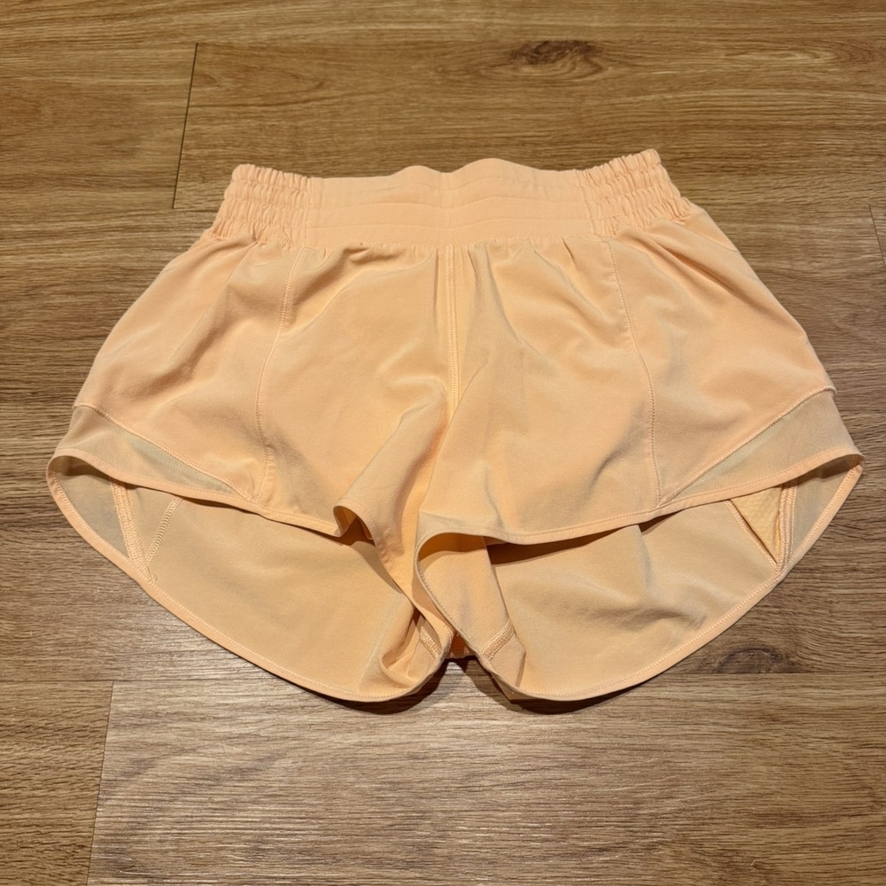 Lululemon Hotty Hot Shorts 2.5" Size 4 Rock Melon